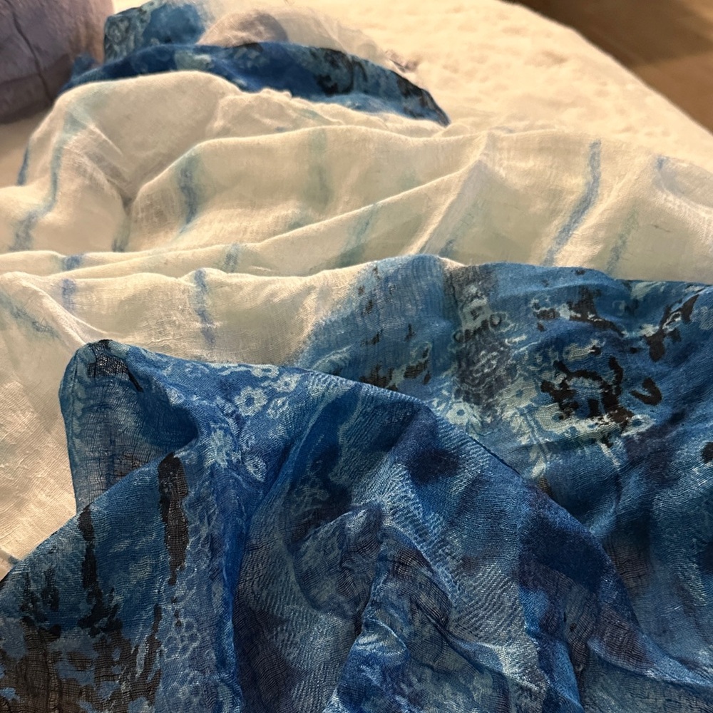 NWT Tildon Lightweight Ocean Blue & White Scarf Size 24*60